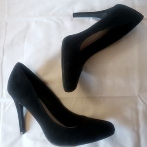 Size 7 Lauren Conrad black faux suede pump